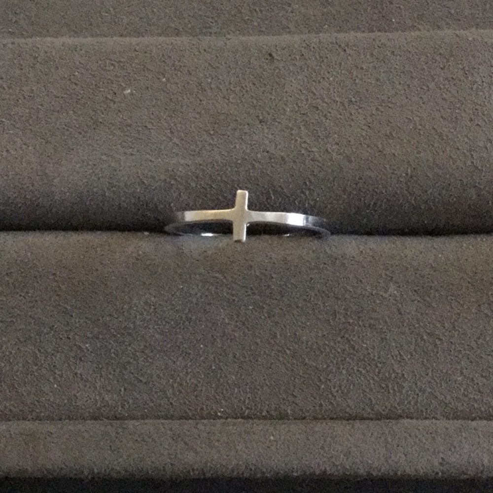 Sideways cross ring